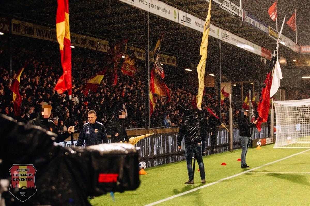SfeerteamADHD's tweet photo. 𝗙𝗢𝗧𝗢𝗩𝗘𝗥𝗦𝗟𝗔𝗚 📸

Op een regenachtige vrijdagavond werd Telstar verslagen (3-2).
 
Bekijk het verslag en de foto’s via:
https://t.co/LVYsTSlCxE

#GAEtel #ActiveDieHardsDeventer #GoAheadEagles #Kowet https://t.co/6O26X5PjVx