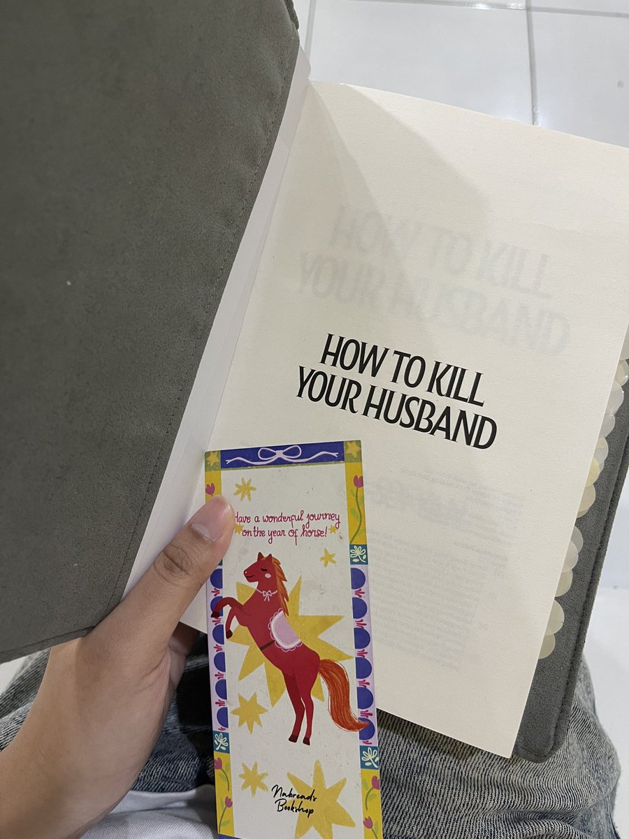 apreachity's tweet photo. — currently reading… 📖📚

“How to Kill Your Husband”
by Aghnia Sofyan
260 pages

(warn! thread might contain spoilers) https://t.co/Sa6AZHXxYA
