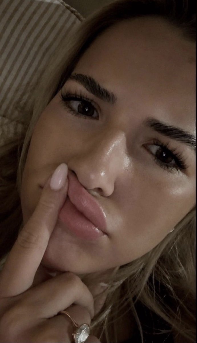 SluttyNiece's tweet photo. Cum on my face with a tribute tub that cock on my face😘 #cum #cumtributeِs #facial #jerk #wankchat #lips #dsl #tits https://t.co/SMImRBPlNT