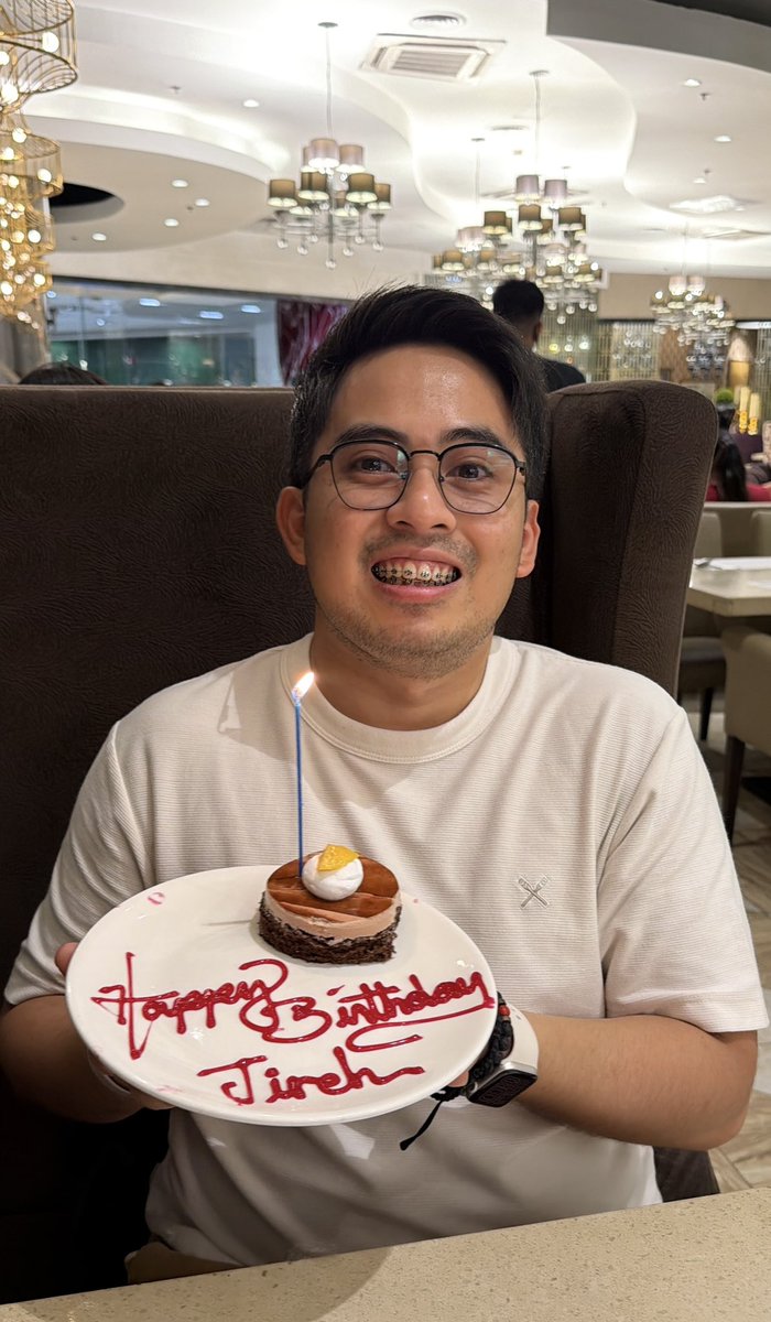jrmyah_'s tweet photo. Unfiltered and 30!  🎉🥳

20s no more! Hello 30s! https://t.co/VSHlv3ezVA