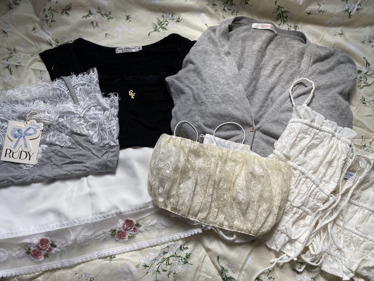 nongboryor's tweet photo. 𓈒ﾟ𐬹 🍮clothes used 2 ⭐ ᱸ⁎⁺˳  
today 27 oct ! 21:00🕘 
🪷dm - only
45 shipping ka🪽

#ส่งต่อเสื้อผ้า #ส่งต่อเสื้อผ้ามือ2 #โล๊ะตู้ #ส่งต่อรองเท้า #ส่งต่อcintage #ส่งต่อvghbkk #ส่งต่อtoohottooheal #ส่งต่อserlyn #ส่งต่อuxryclu https://t.co/argFz7e2Er