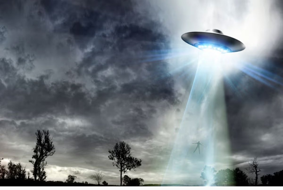 TheSecretFilesX's tweet photo. 🛸MASS UFO SIGHTING OVER CHILE 🇨🇱 

This looks serious. 🧐 
#aliens #mystery #ufo #disclosure https://t.co/rY54HKtj5E