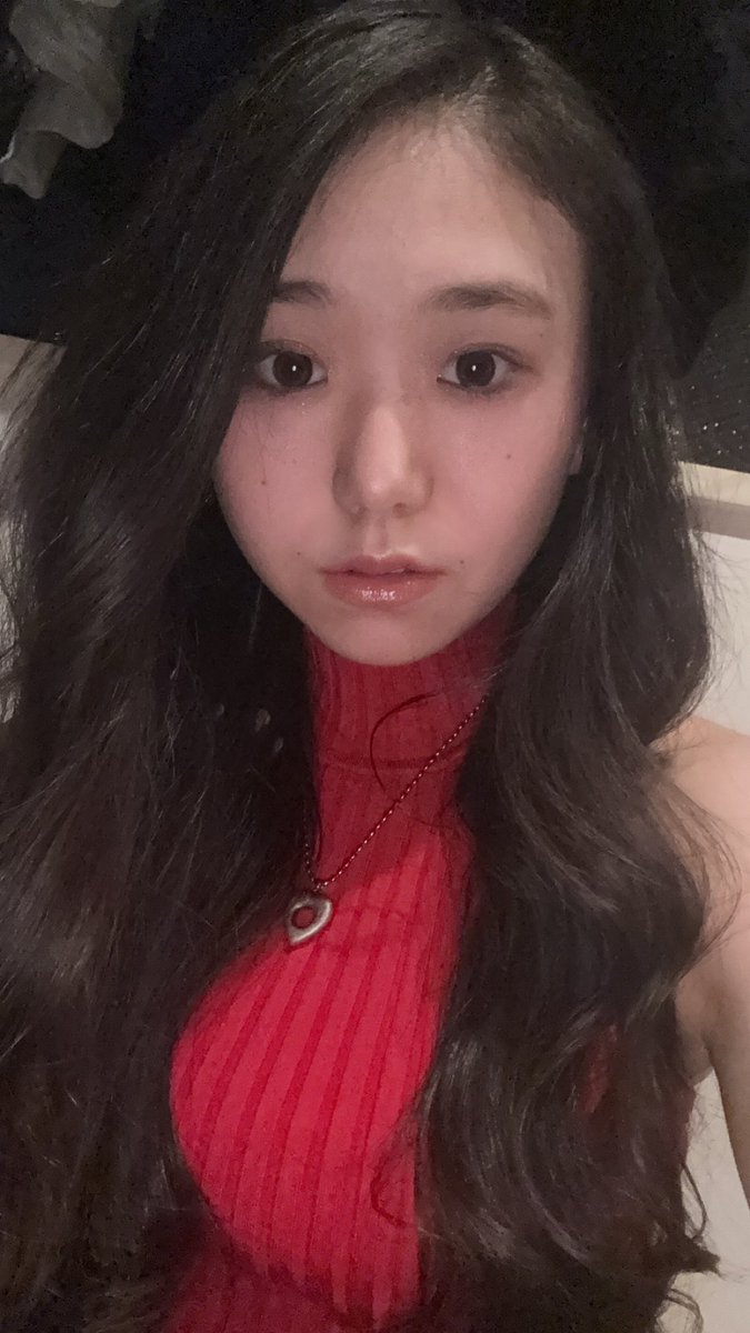 sakuya_else's tweet photo. 普段自撮りをあまりしないせいでレパートリーが無いんですけど、アイコンどれがいいですか？←始めたてすぎる https://t.co/2AHupnpRVn