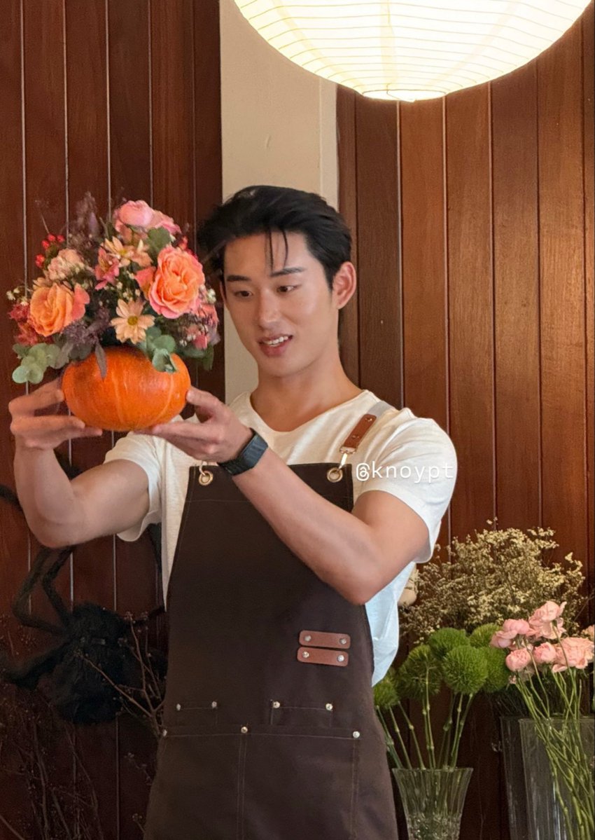 kgyutwt's tweet photo. oh to live a life like est's https://t.co/wu40ZYFwRh