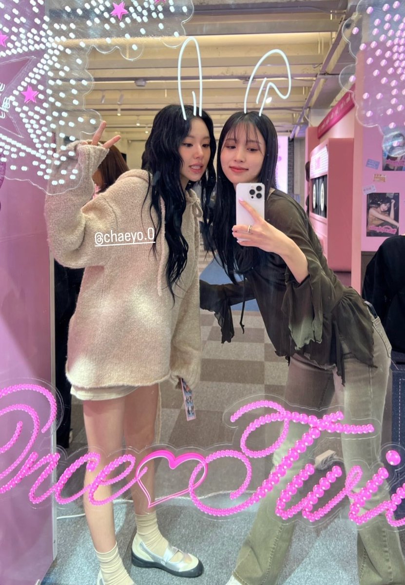 soncheeeee's tweet photo. 激甘ミチェン見たいななんて思ってる🐧🐯
ミチェンはどこへ🥲

#TWICE  #twice  #mina  #chaeyoung  #michaeng  #ミチェン https://t.co/5PzWDFdEFF