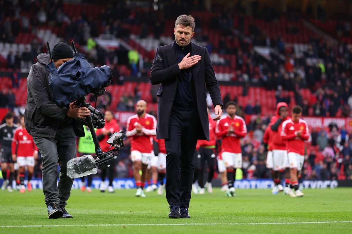utdreport's tweet photo. It did not go unnoticed by the #mufc front office that Michael Carrick received significant support from United fans during and after the defeat to Bournemouth [@RobDawsonESPN, @MarkOgden_] https://t.co/TMDJEOqblR
