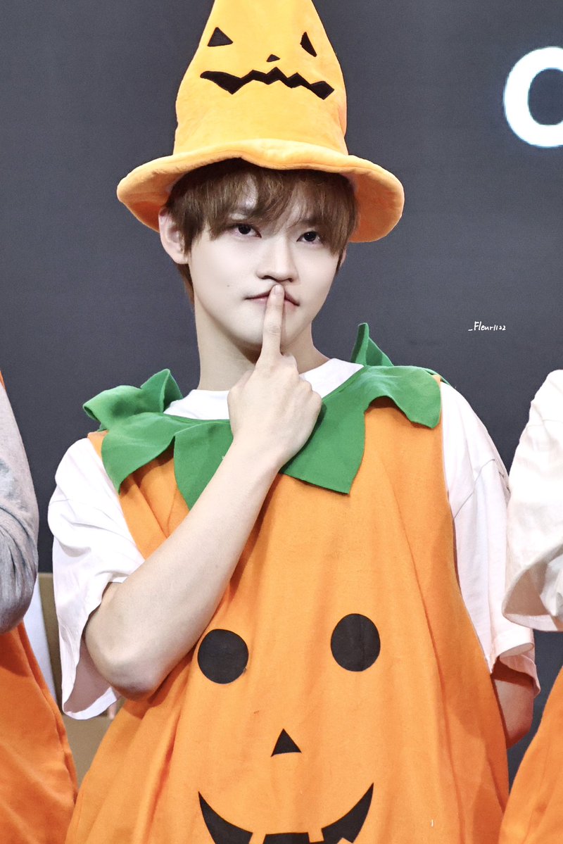 _Fleur1122's tweet photo. 261025 fansign

#천러 #辰乐 #CHENLE 
#NCT #NCTDREAM https://t.co/axm9rCnR2K