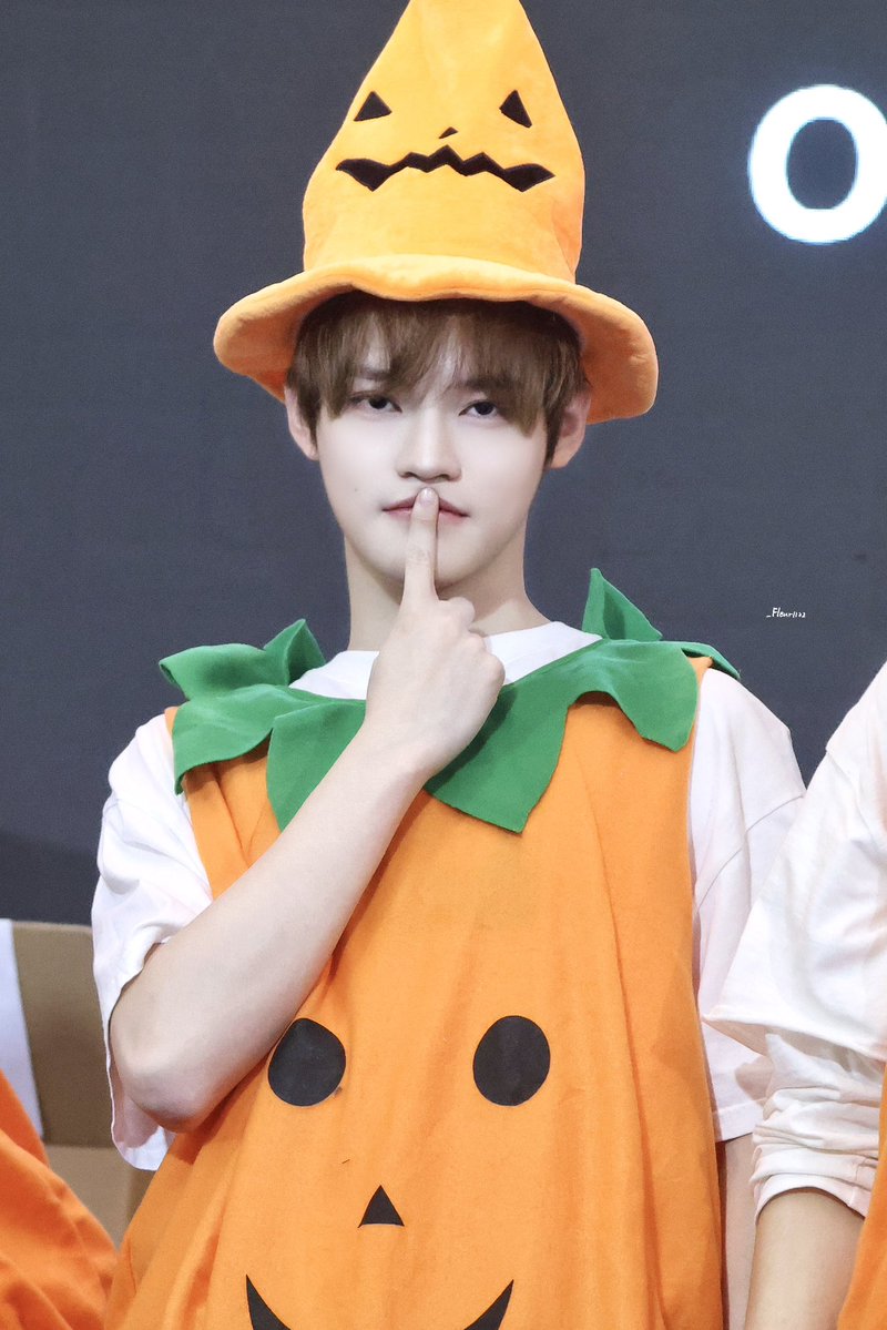 _Fleur1122's tweet photo. 261025 fansign

#천러 #辰乐 #CHENLE 
#NCT #NCTDREAM https://t.co/axm9rCnR2K