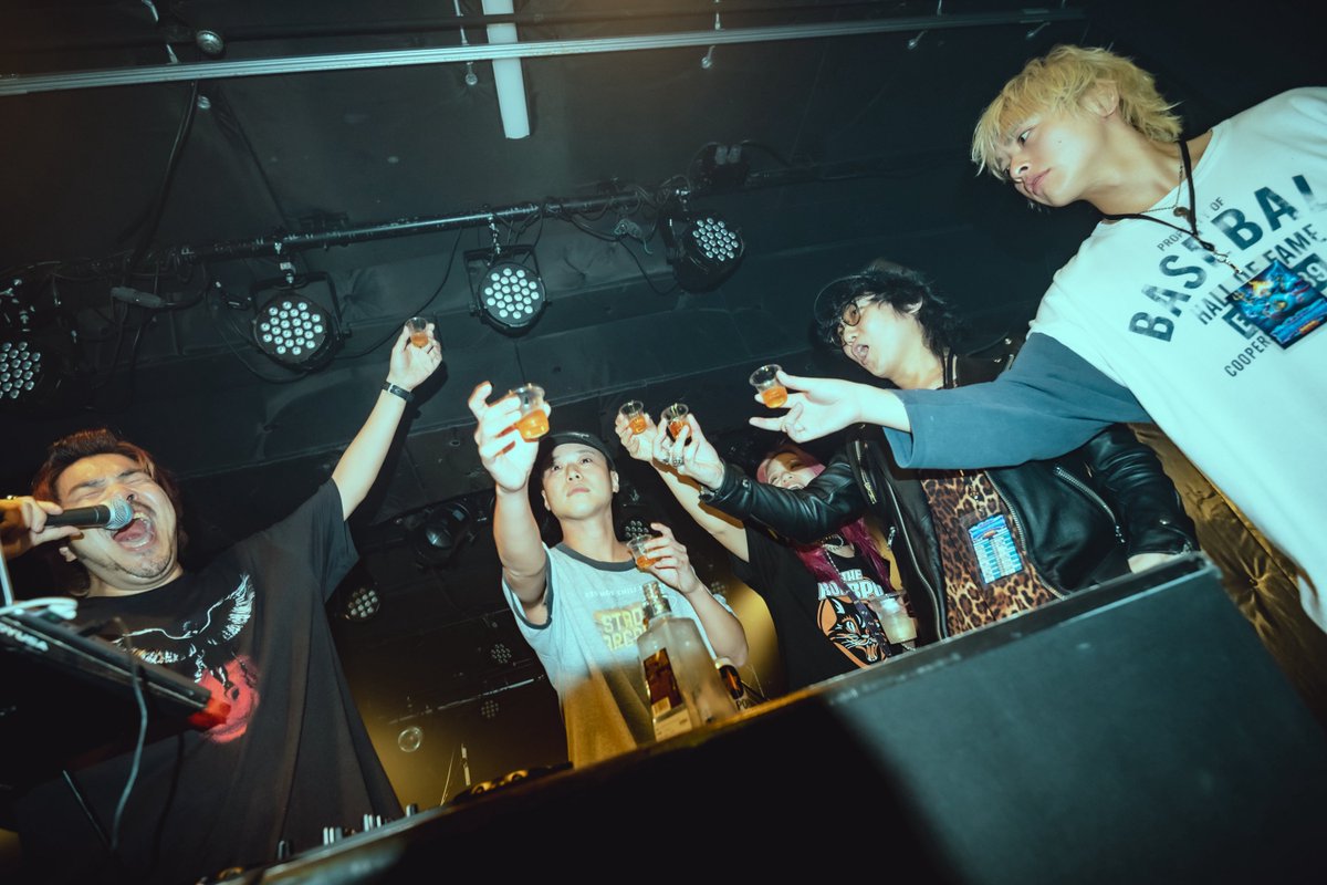 KenCrossfaith's tweet photo. ようやくハジマザのダメージから帰ってこれました。

今年も仲間の愛でこの場所に帰ってこれたよ。

皆んな本当にありがとう🫶

来年も帰ってきたいな。

Photo 1,2 @yamada_mphoto 
3,4 @_hbworks https://t.co/4gwo0ejJTd