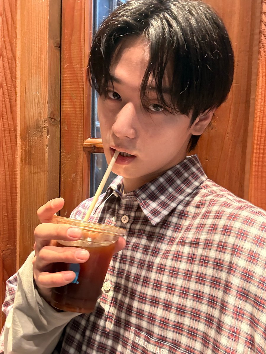 dailyljy's tweet photo. 261027 🐱💬 [9:43pm kst]

juyeon sent photos https://t.co/vqVCVLb8vK