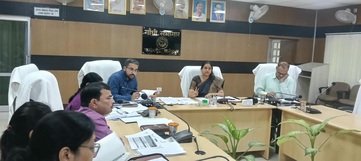 Chandra13101734's tweet photo. फतेहपुर: कलेक्ट्रेट में डीएम निधि गुप्ता वत्स ने विकास कार्यों/CM डैशबोर्ड की समीक्षा की, लाभार्थी योजनाओं का ससमय निस्तारण व फैमिली ID में तेजी के निर्देश, लापरवाही पर JE वक्फ निगम व EE जल निगम का वेतन रोकने के आदेश

#Fatehpur #DMFatehpur #DevelopmentReview #CMDashBoard https://t.co/lLfqOTkfpf