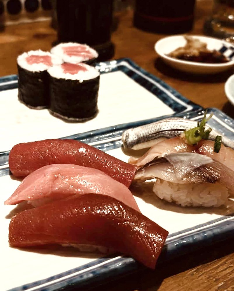 glamouurfati's tweet photo. ᅠ ⠀

a table for two, 
cheeks full of sushi 🥢 nom nom .⋆ﾟ

ᅠ ⠀ https://t.co/1iySEf2Nbx