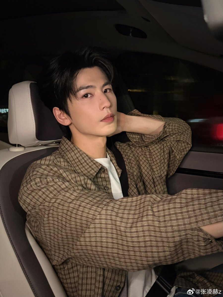 zh123_zip's tweet photo. 261027 장릉혁 웨이보 https://t.co/qXJa7jW9Tj