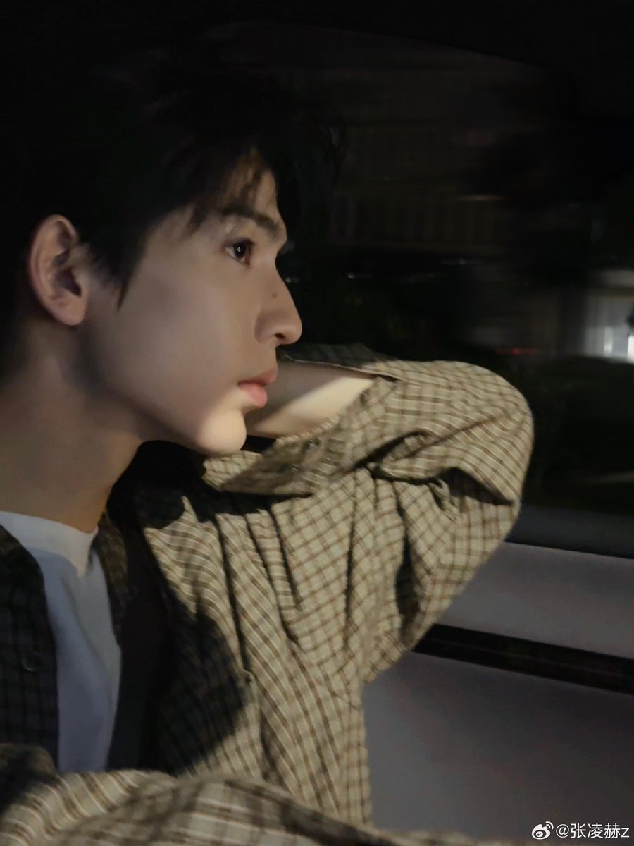 zh123_zip's tweet photo. 261027 장릉혁 웨이보 https://t.co/qXJa7jW9Tj