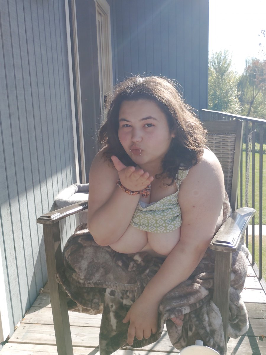 Goth_CherryXo's tweet photo. Let me give you kisses outside https://t.co/qjWFViA26I