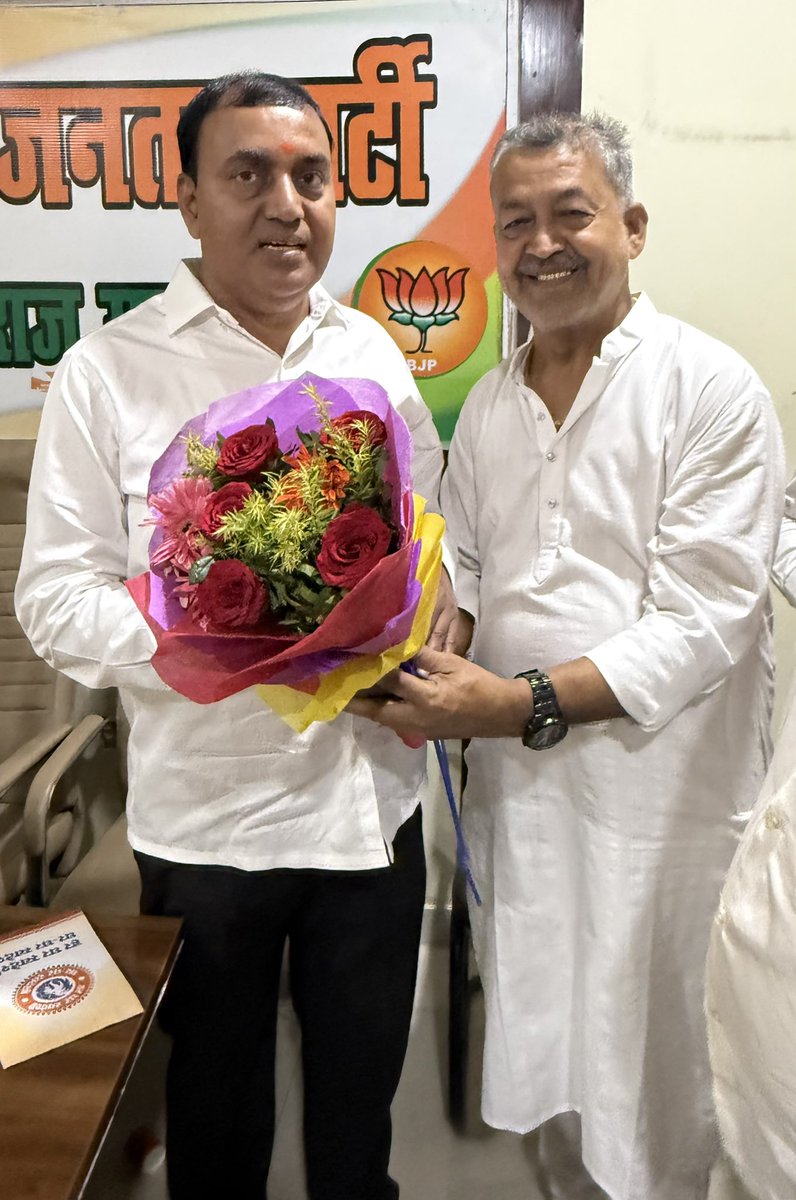 ManojKu37134155's tweet photo. आज दिनांक 27/10/2026 को भाजपा कार्यालय सिविल लाइंस प्रयागराज में काशी क्षेत्र के क्षेत्रीय अध्यक्ष “श्री अशोक चौरसिया जी” से स्नेहिल मुलाकात हुई और 2027 के विधानसभा चुनाव को लेकर उनका मार्गदर्शन प्राप्त हुआ ।
#ashokchaurasiya https://t.co/X81FDb4wyD