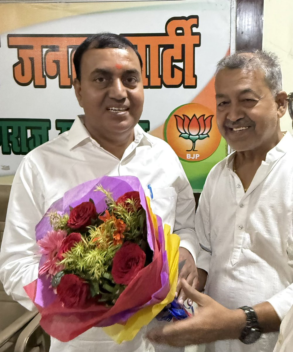 ManojKu37134155's tweet photo. आज दिनांक 27/10/2026 को भाजपा कार्यालय सिविल लाइंस प्रयागराज में काशी क्षेत्र के क्षेत्रीय अध्यक्ष “श्री अशोक चौरसिया जी” से स्नेहिल मुलाकात हुई और 2027 के विधानसभा चुनाव को लेकर उनका मार्गदर्शन प्राप्त हुआ ।
#ashokchaurasiya https://t.co/X81FDb4wyD