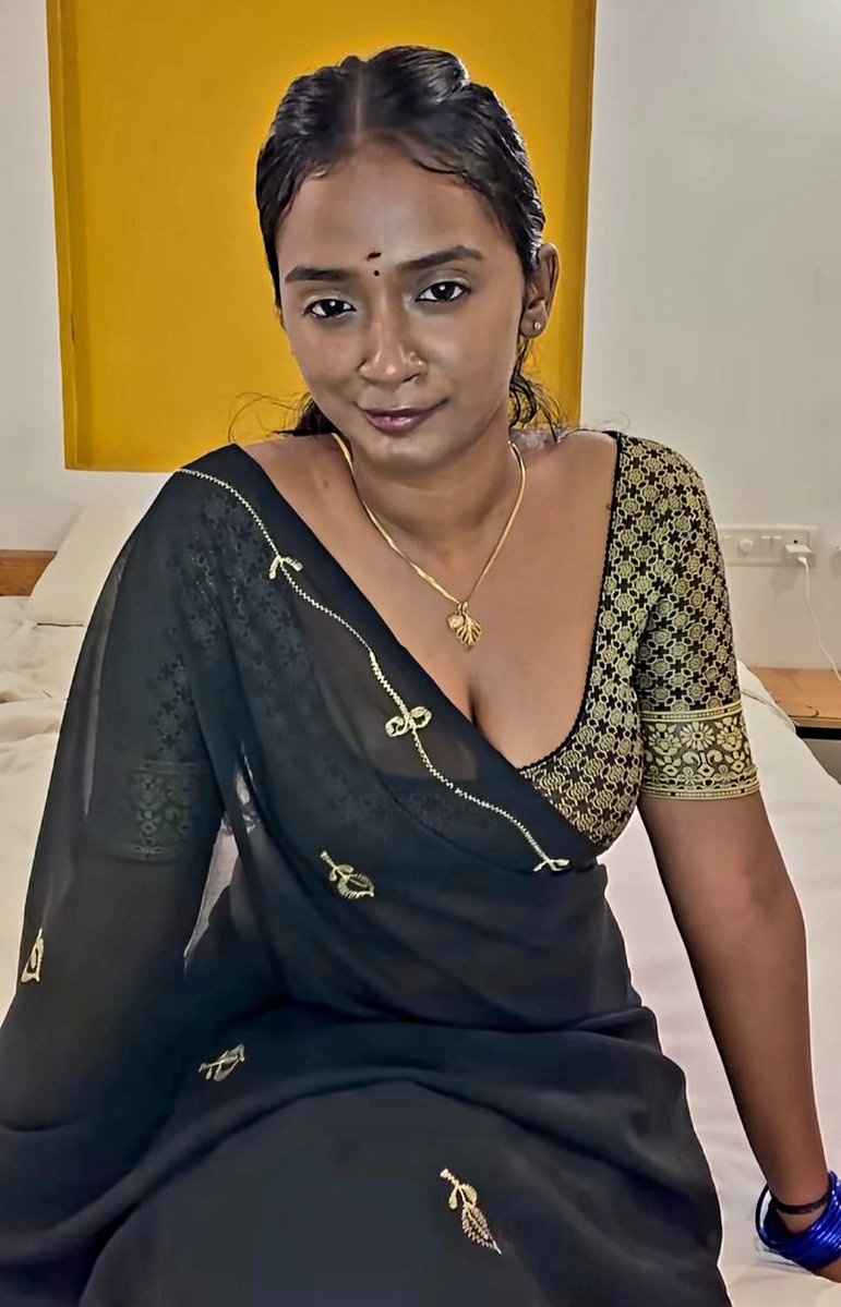 patjanetyt's tweet photo. 4th pic ah epdi iruka parunga ava thoda nadula mati nasunganum she has a best body nalla molaiya thonga vutu kudhila okumothu aduraths paathu inum veri aganu iva saree ya kazhitu ivala kulipaati ava kuthiya nakanum inum taste ah irukum nalla antha lips vaaya kiss adichite okanum https://t.co/YvvJ7hsb7M
