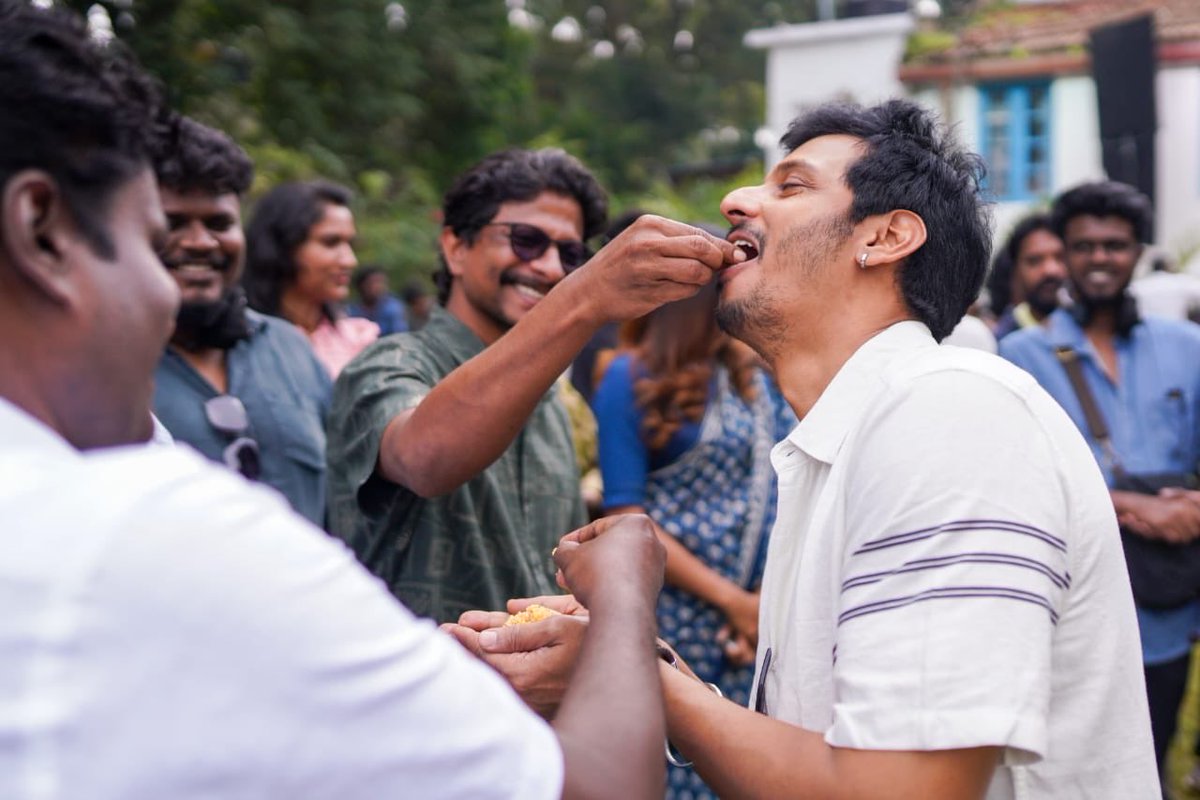 DoneChannel1's tweet photo. Hey Magaaa…

The journey of #Jiiva49 begins on an auspicious note with a special pooja ceremony! 

@PassionStudios_ × @SupergoodStud ✨

@JiivaOfficial #MuhammadMusthafa @NimishaSajayan #AngelMaria @vinireloaded @DoneChannel1 @SureshChandraa @AbdulNassarOffl @KvMothi @Decoffl_ https://t.co/gKlNFkc1py
