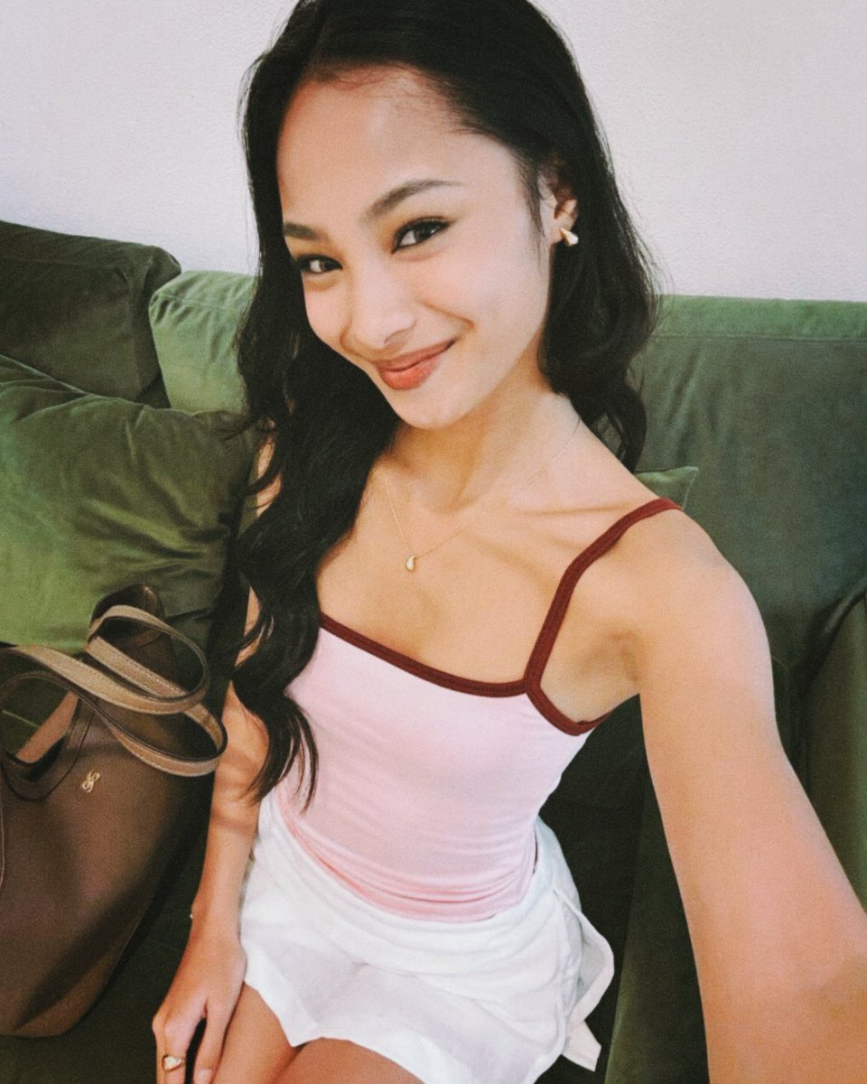 shvlrfilm's tweet photo. #shea selcas ♡ 

SHEAvenirs FROM HOME https://t.co/j2koIpTxK7
