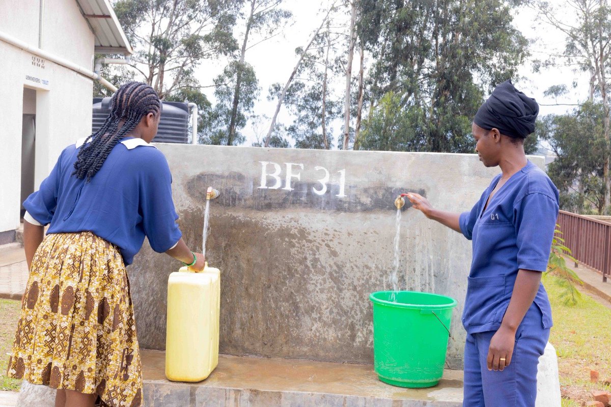 wasac_rwanda's tweet photo. 💧 Over 400,000 residents in @MusanzeDistrict ,@NyabihuDistrict and @RubavuDistrict districts are benefiting from improved access to clean and reliable water following the completion of the Volcano Belt Water Supply Project, implemented by #WASACGroup with funding from @AfDB_Group . The project features a new 43,000 m³/day Water Treatment Plant and the rehabilitation of the existing Mutobo WTP (12,500 m³/day), delivering a combined capacity of 55,500 m³/day. It also includes 180 km of pipelines and 135 public taps, bringing safe water closer to communities.
#WaterForAll 💧. Read more: https://t.co/eDvB8ArcjA