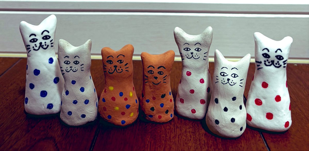 kimiuroko's tweet photo. ドット柄さん大集合‼️

#ネコ　#ハンドメイド　#オーブン陶芸
#樹脂粘土　#素焼き風粘土　#インテリア
#置物 https://t.co/gioGehjQnJ