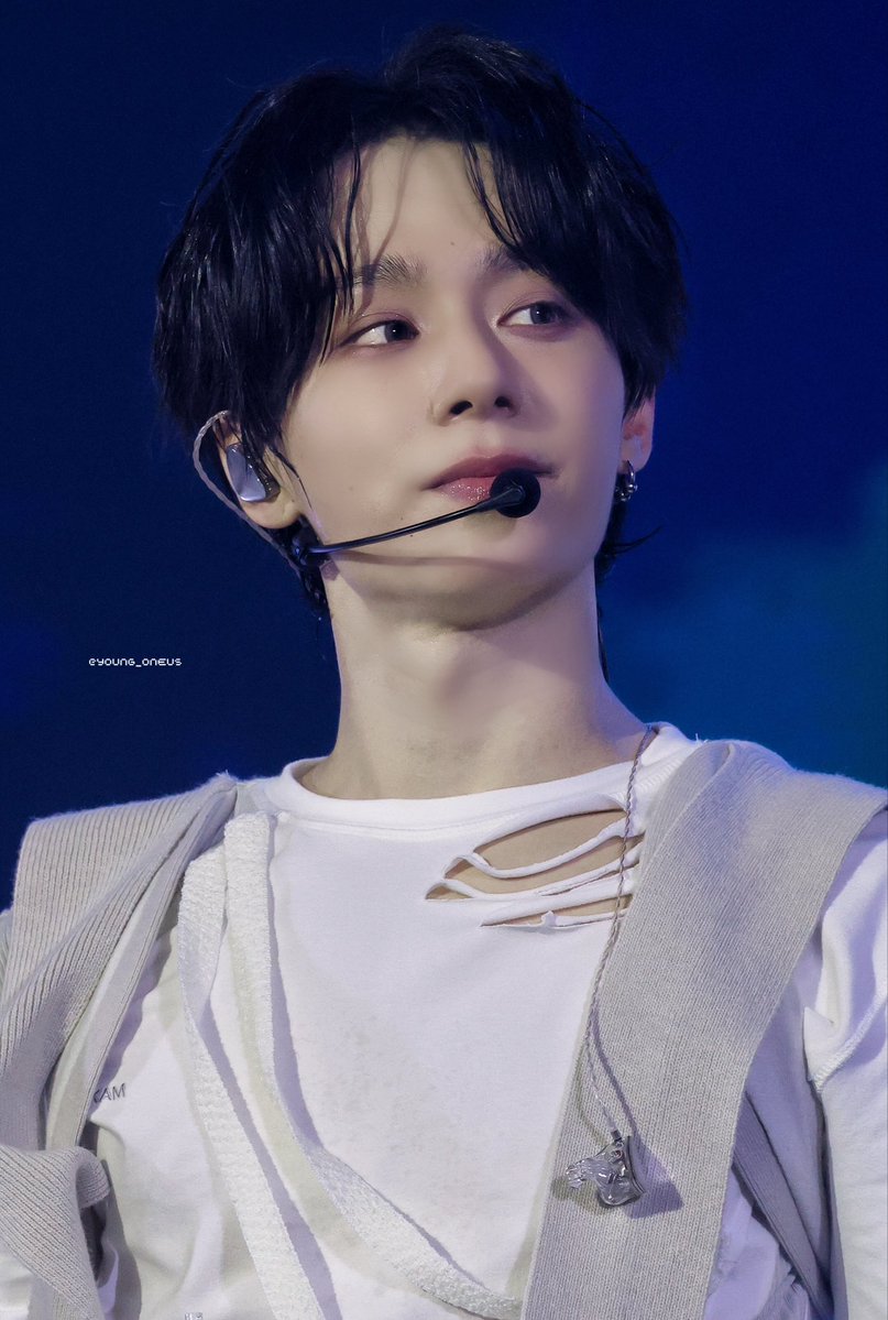 young_oneus's tweet photo. 261025 ONEUS WORLD TOUR FULL MOON in SEOUL #원어스 #ONEUS #환웅 #ファヌン #yeohwanwoong #여환웅 ♥️ https://t.co/7b68h5CIwE