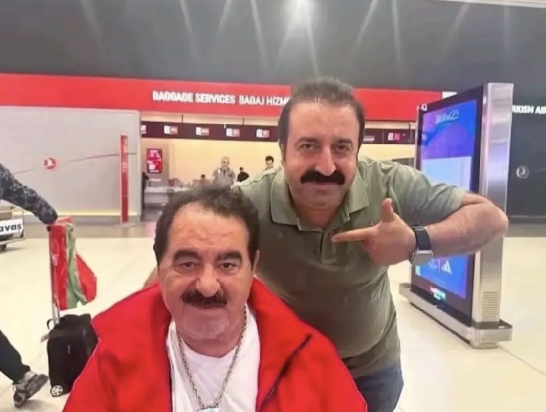 Saplamancosman's tweet photo. başından vurulan adamla verdiği poza bak https://t.co/ilgjUJEJX1