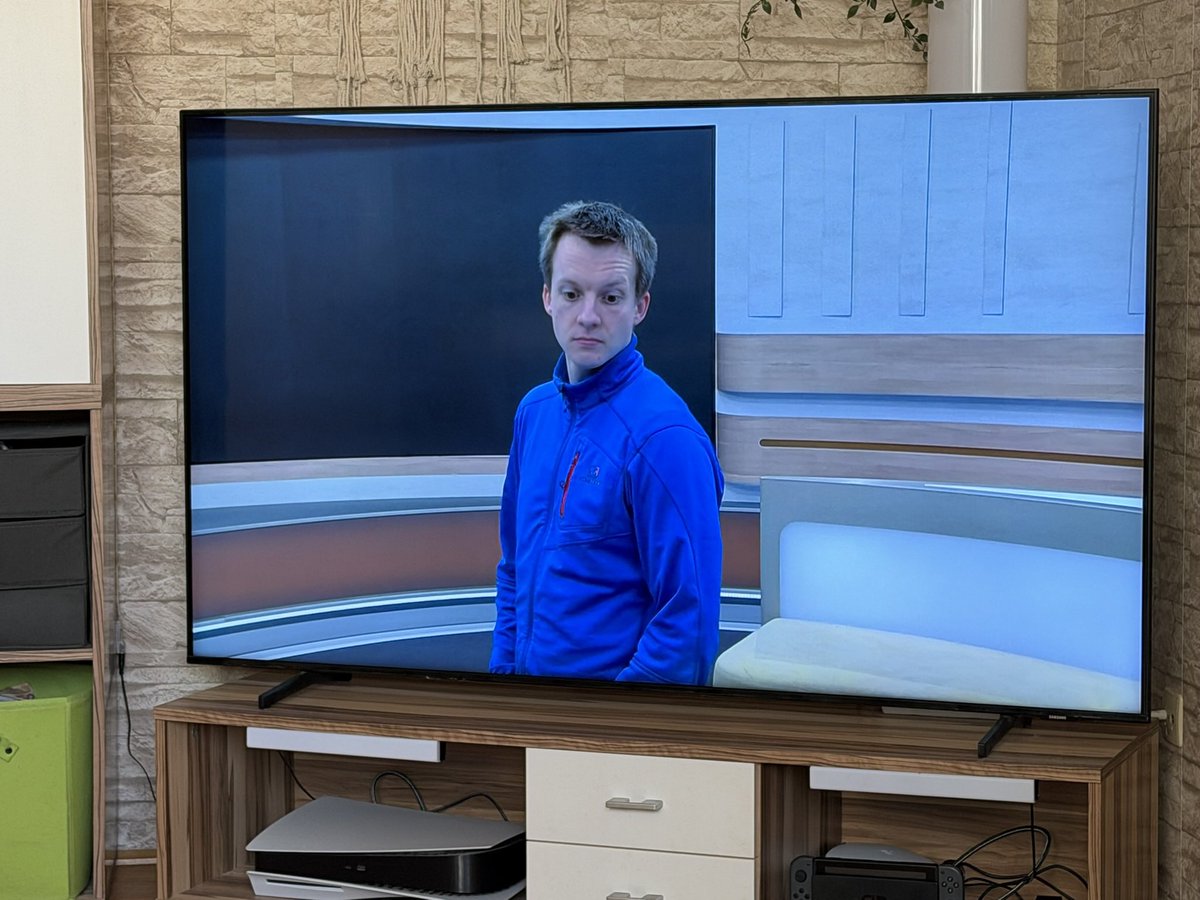 DerManiWarHier's tweet photo. #orf Interessantes Programm #orf2 für das bezahlen wir, damit ich höre mit wem eure Mitarbeiter telefonieren, eh erst seit 10 Minuten, ihr merkt es nicht mal… interessante Aussagen werden getätigt… schleichender Abbau der Technik… was man alles hört… https://t.co/eitzSgNwx2
