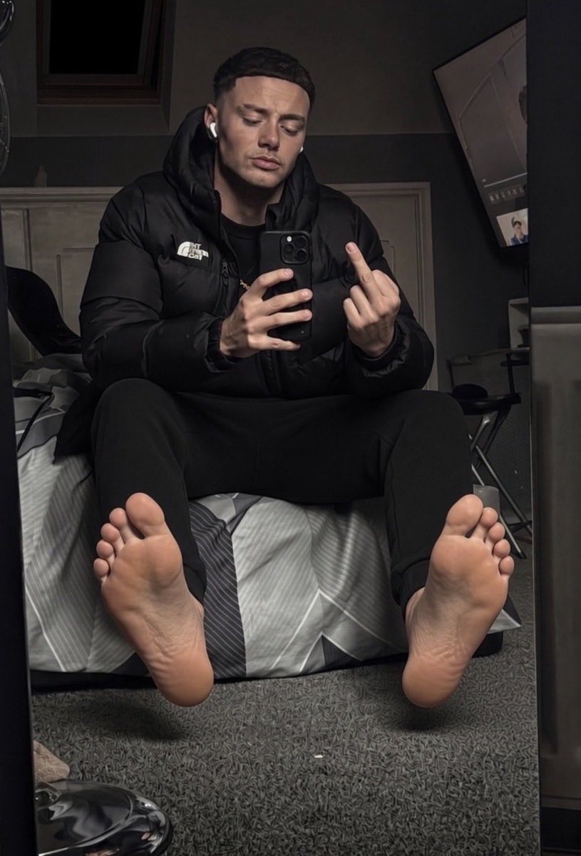 MasterRyan202's tweet photo. Afternoon reminder: if your not funding a real alpha’s lifestyle your just another wallet with a pulse
Drain yourself 
#Findom #FinancialDomination #AlphaMale #Send https://t.co/O1DojSwaVn