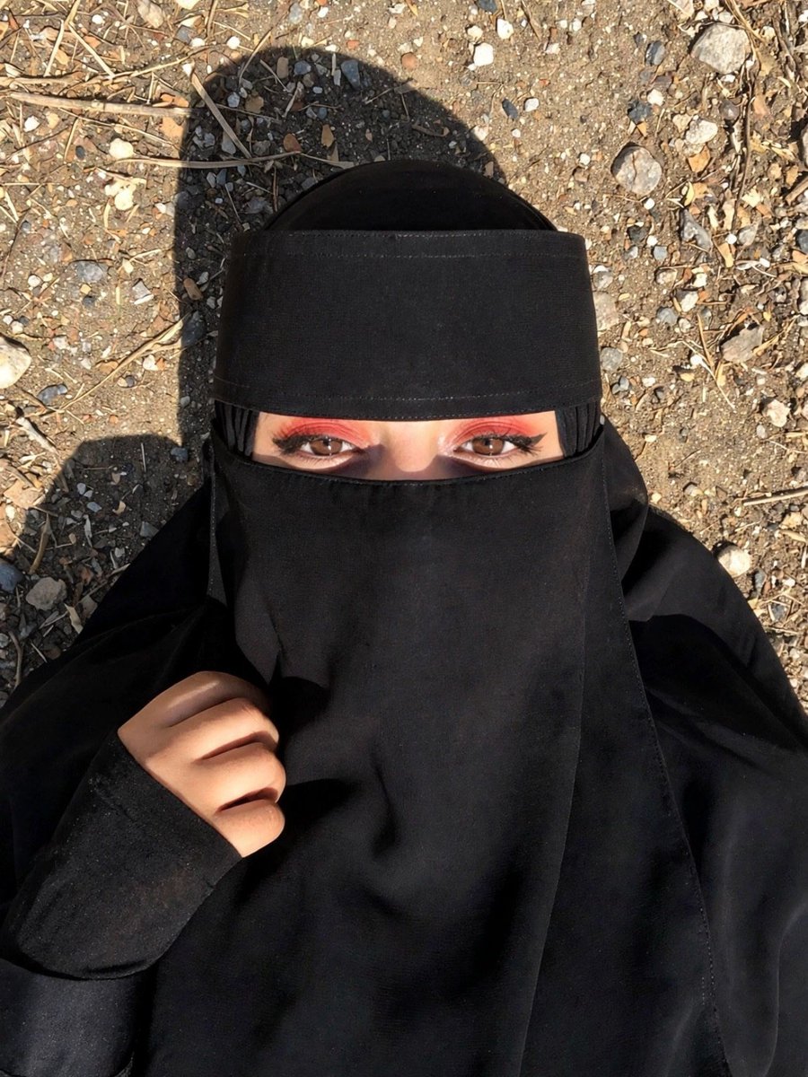 hntxjx's tweet photo. متداول الان 

بنت سعوديه توثق لحضه طلوعها معا السواق الهندي ع البر 

والله جمال بنت المملكه خلاب 🧐 https://t.co/tFsNb9xlkA