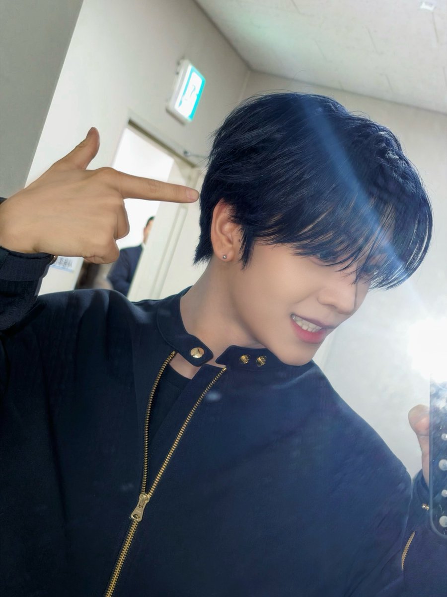 ALD1_official's tweet photo. 맘에 들어😝

#ALPHADRIVEONE #ALD1
#알파드라이브원
#XINLONG #씬롱 https://t.co/VkRgIjEVgt