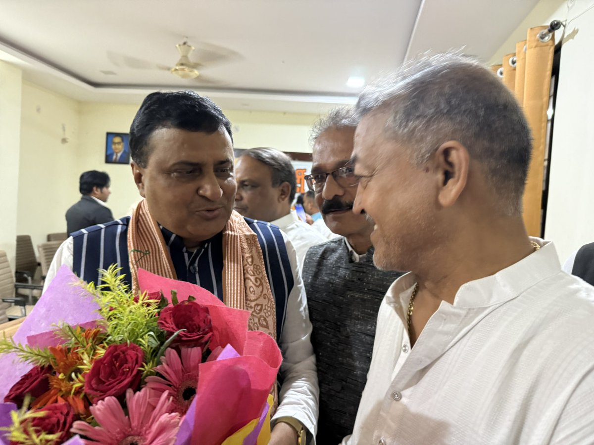 ManojKu37134155's tweet photo. आज दिनांक 27/10/2026 को भाजपा कार्यालय सिविल लाइंस प्रयागराज में उत्तर प्रदेश भाजपा के प्रदेश उपाध्यक्ष और काशी क्षेत्र के प्रभारी श्री रमेश सिंह जी का 2027 के विधानसभा चुनाव को लेकर मार्गदर्शन प्राप्त हुआ और हम लोगों ने प्रदेश में फिर से कमल खिलाने का संकल्प लिया ।
#rameshsingh https://t.co/qjFrunG4DW