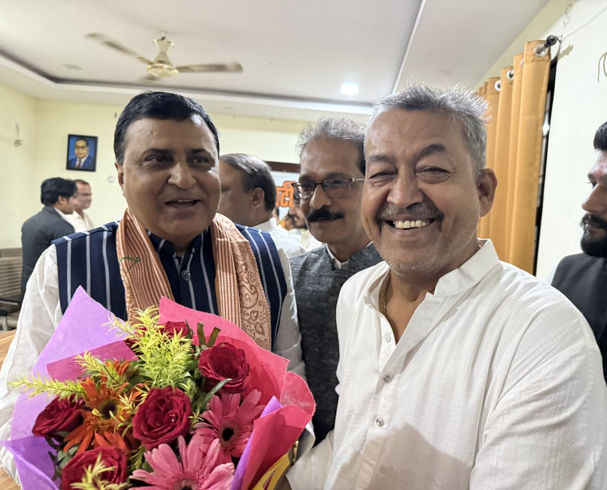 ManojKu37134155's tweet photo. आज दिनांक 27/10/2026 को भाजपा कार्यालय सिविल लाइंस प्रयागराज में उत्तर प्रदेश भाजपा के प्रदेश उपाध्यक्ष और काशी क्षेत्र के प्रभारी श्री रमेश सिंह जी का 2027 के विधानसभा चुनाव को लेकर मार्गदर्शन प्राप्त हुआ और हम लोगों ने प्रदेश में फिर से कमल खिलाने का संकल्प लिया ।
#rameshsingh https://t.co/qjFrunG4DW