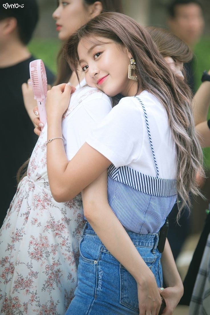 jisweett's tweet photo. Sahyo y lo que sea que hacen cuando están juntas https://t.co/krFn4v2muS