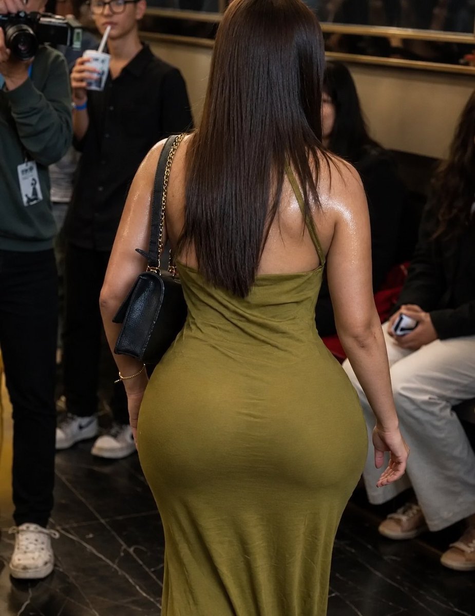 MrunalKoPuti's tweet photo. #MrunalThakur sexy matka assets🥵🥵 https://t.co/VIsW43VJEQ