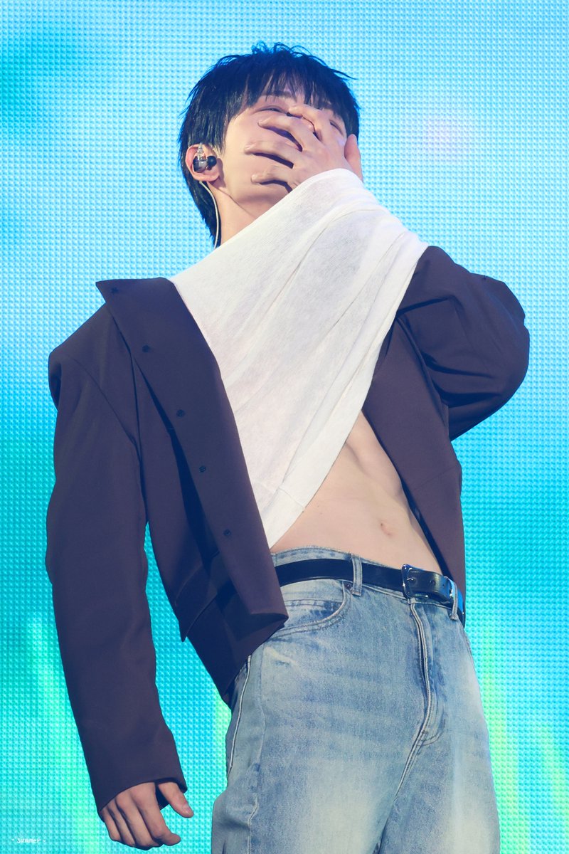 To__mysummer's tweet photo. 261024 루시 아일랜드 앙콘 중콘 #신예찬 #루시 

😳 ..... https://t.co/jIiLSh6KO3