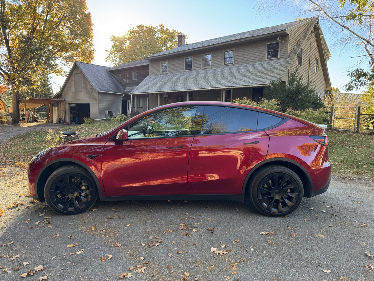 Teslachusetts's tweet photo. My 2024 Model Y Long Range ❤️ https://t.co/OjeqjhEchB