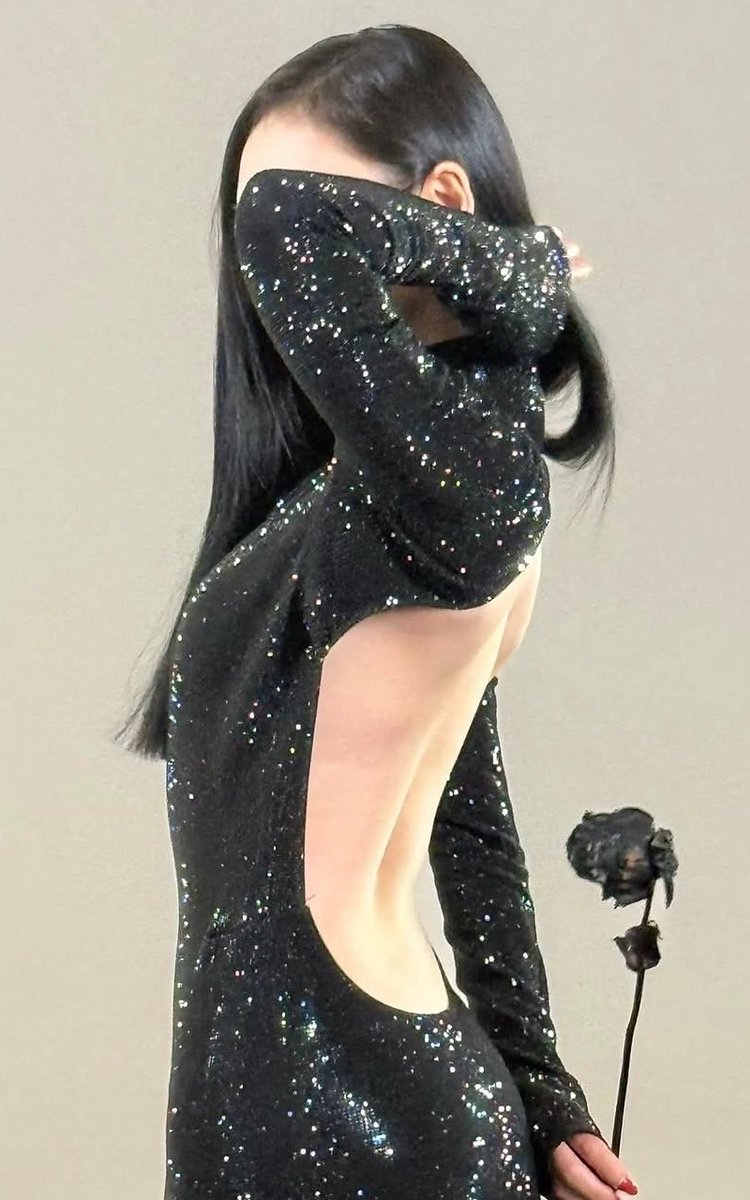 ning2pics's tweet photo. Ningning’s back appreciation tweet https://t.co/pcDTfXqriE