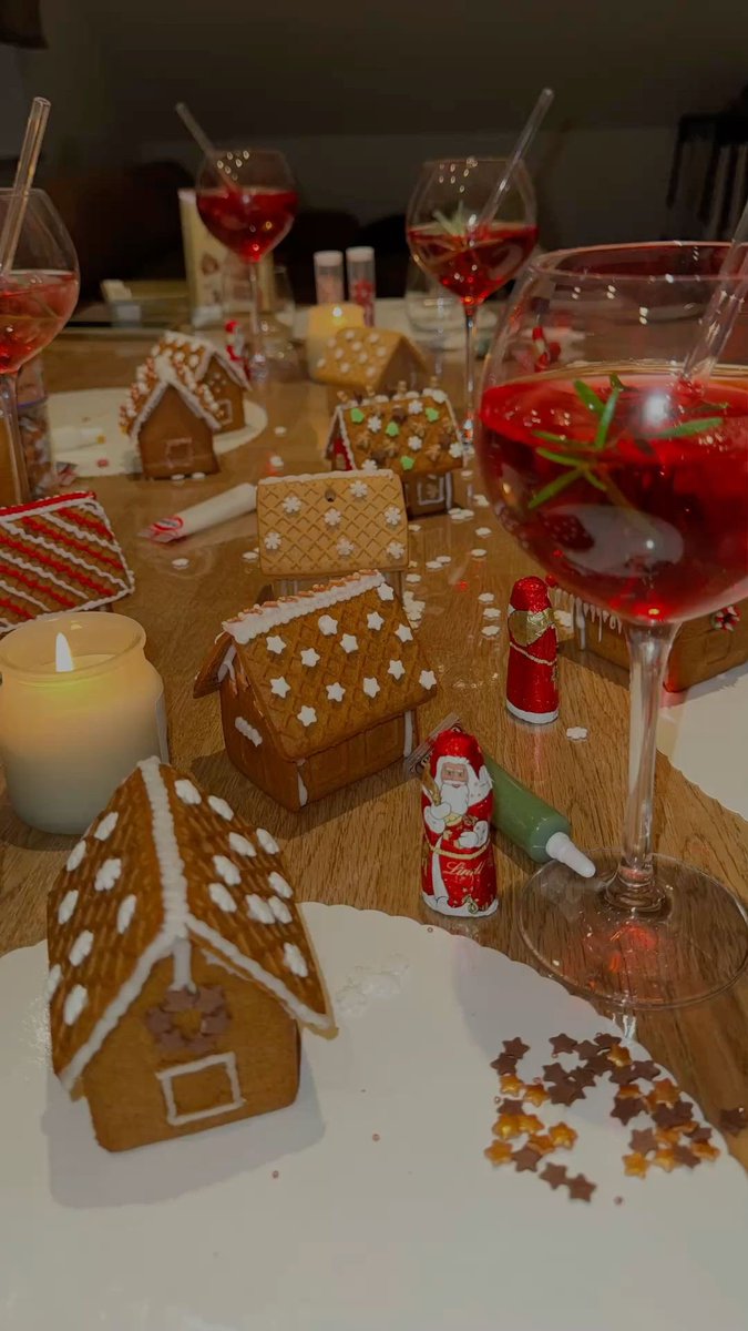 bossbabejass's tweet photo. Gingerbread House Date Nights 😍 >>>>>> https://t.co/H5RTvw4G7W