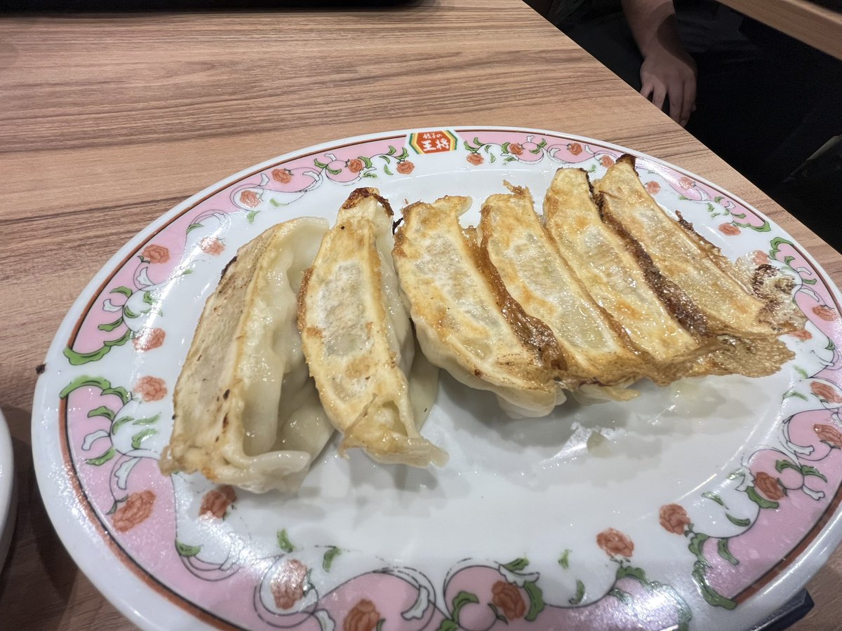 wringbeans's tweet photo. 今夜は横須賀で一泊♨️

仕事が遅くなっちゃって帰るの面倒になっちゃったので漫喫へ

夕飯は王将で餃子🥟とニラレバ🐷

横須賀を朝走るのが楽しみ👍 https://t.co/Az2W1e0lCf