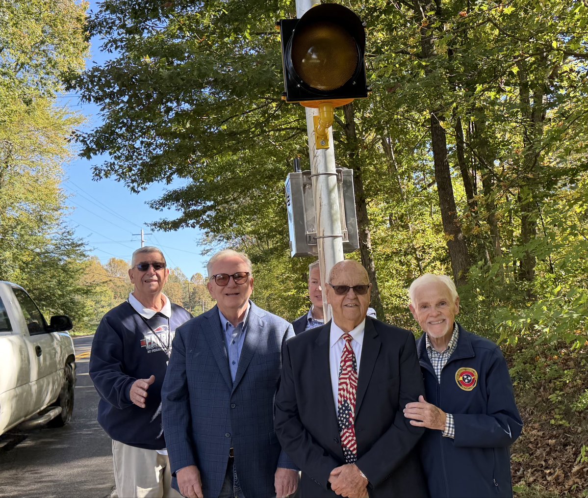 YagerTweets's tweet photo. Roane Road Supervisor Dennis Ferguson,  @myTDOT, Wade Cresswell and I teamed up https://t.co/olMifkdTXW to get needed school zone caution lights installed. Good things happen when people work together.  Thanks Pastor Walls and Principal Broscious for bringing it to our attention https://t.co/t1wn2E42D8