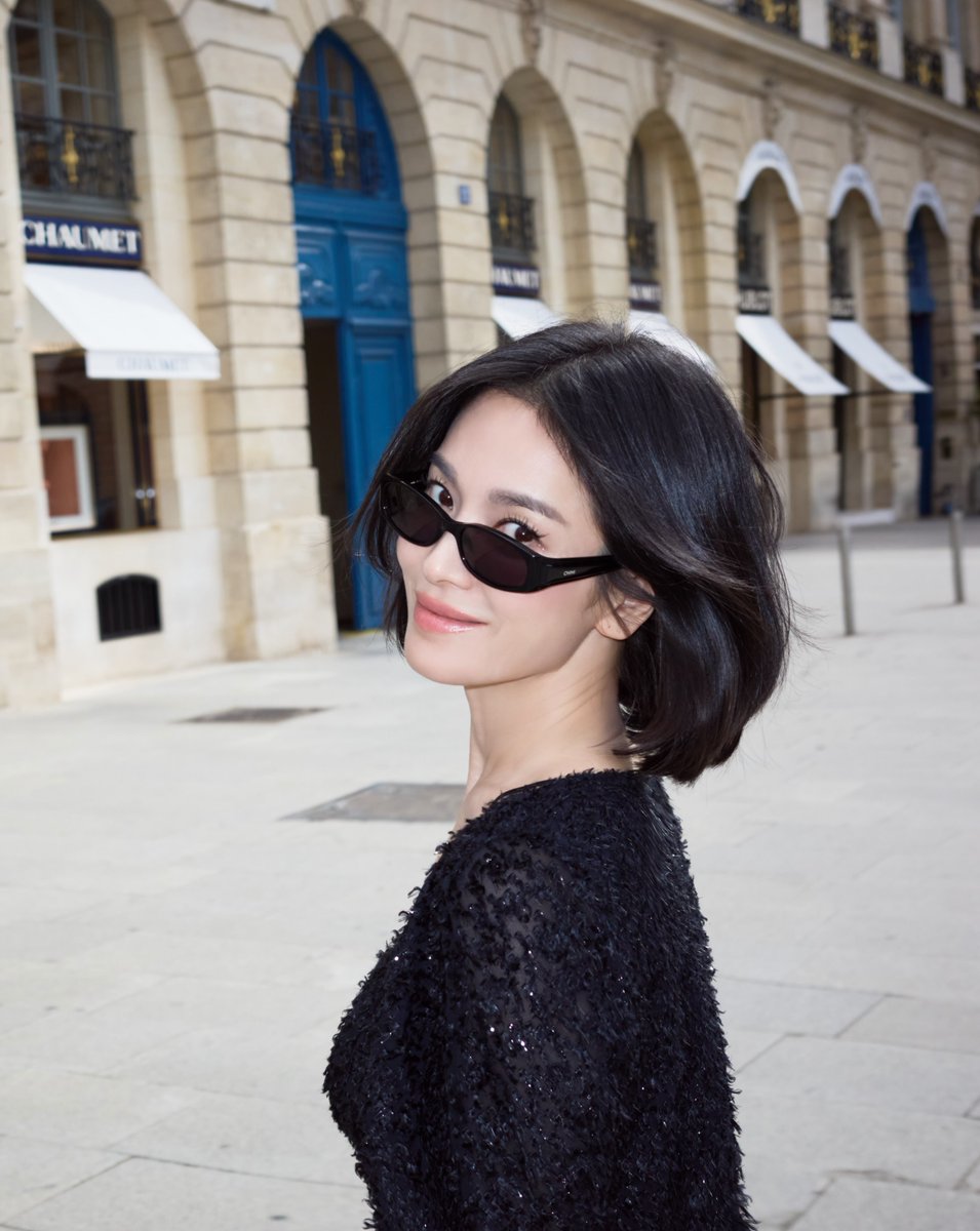 hyekyots's tweet photo. Kyo shared some more pictures from back in September, when she did her latest Chaumet shoot in Paris ꨄ  

(a thread) 
#SongHyeKyo https://t.co/JYXtDroXph