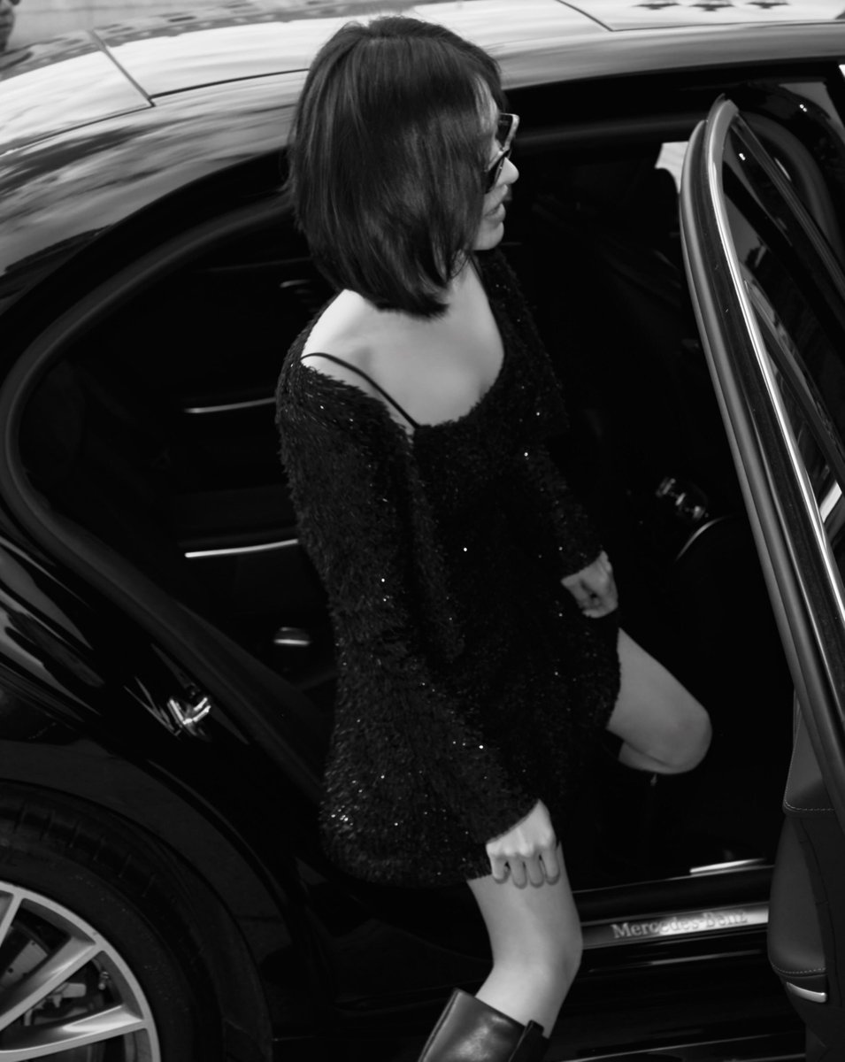 hyekyots's tweet photo. Kyo shared some more pictures from back in September, when she did her latest Chaumet shoot in Paris ꨄ  

(a thread) 
#SongHyeKyo https://t.co/JYXtDroXph