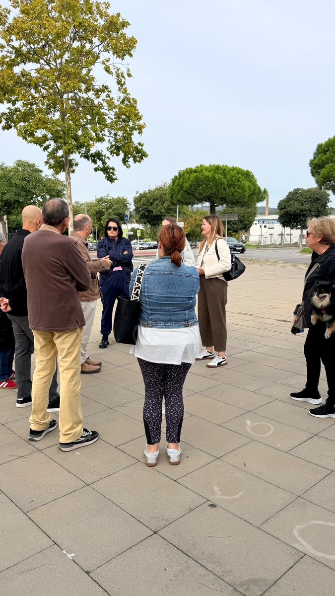 santperederibes's tweet photo. L’ALCALDESSA ES REUNEIX AMB EL VEÏNAT DEL PARC CENTRAL DE LES ROQUETES PER ESCOLTAR LES SEVES DEMANDES

Durant la trobada “A peu de carrer”, els veïns i veïnes han pogut traslladar les seves inquietuds i opinions sobre incivisme o seguretat ciutadana.

➡️ https://t.co/wWuYmFjVkS https://t.co/TfOt1kgHOS