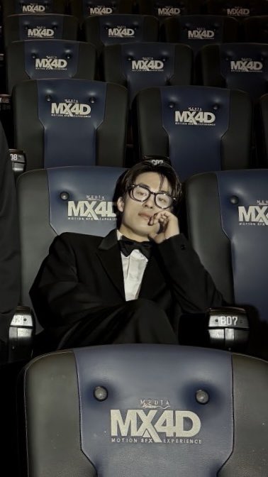 kyoraee's tweet photo. 극장이 퍼컬인 남자 https://t.co/Tr56XJ3NmG