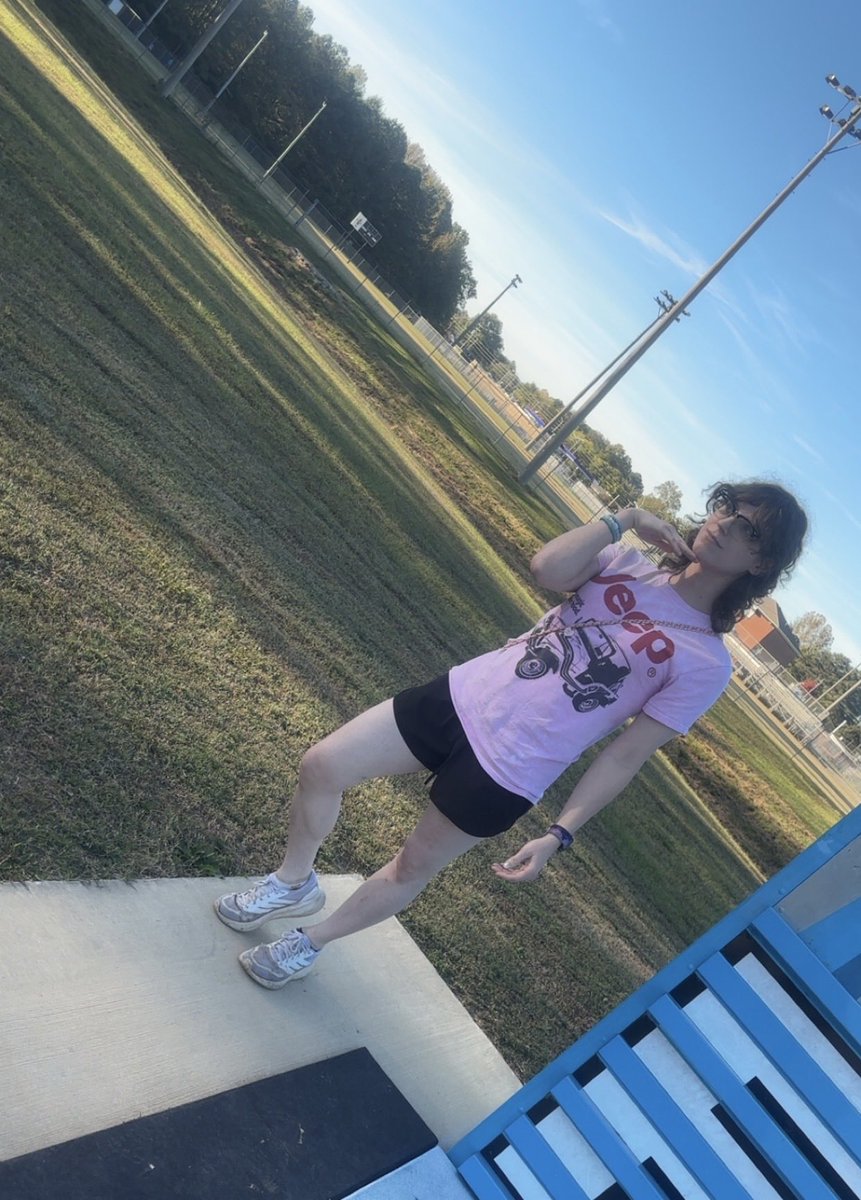Neatkitty10's tweet photo. Sun vibess also, I still call this twitter half the time lol     #trans https://t.co/NOaGd2A3pW