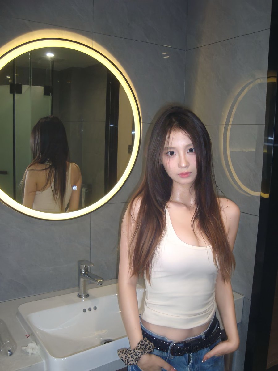 kardelenyld's tweet photo. 同居过的都知道，头三个月简直是发情期，JB硬了就往B里塞，想在哪操就在哪操。沙发上、阳台上、厕所里、厨房台面，裤子一脱就干，有时候连衣服都懒得全扒。睡前操、刚醒JB还硬着就操、看剧做到一半也按着操，想摸奶子就摸，想舔B就低头猛舔，对方也湿得不行，配合着被你操到叫。新鲜感爆棚，几乎每天都 https://t.co/gf0EKzQPdJ