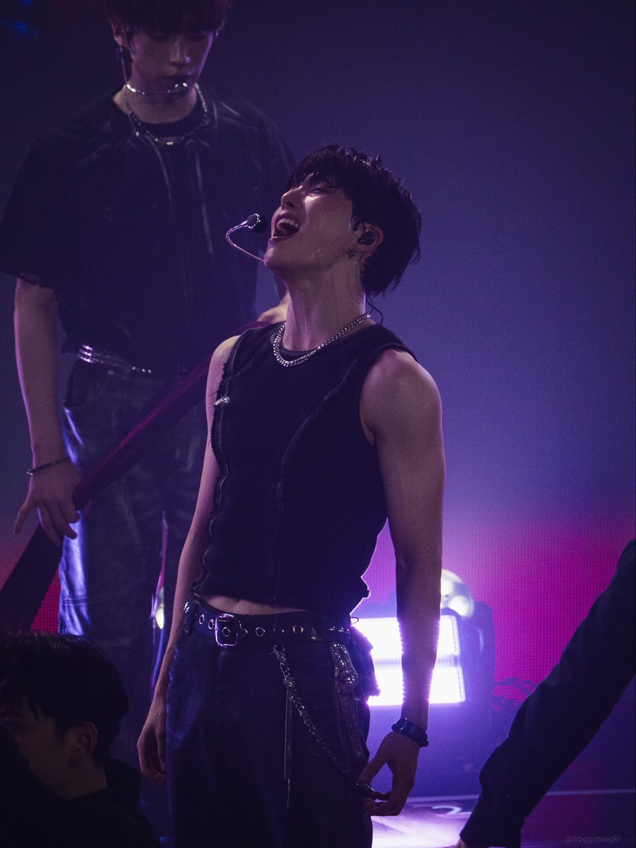 froggimingki's tweet photo. 261025 풀문 콘서트 (DAY 2)

우와 ~~~

#원어스 #ONEUS #SEOHO #서호 https://t.co/PdibvhbDpT