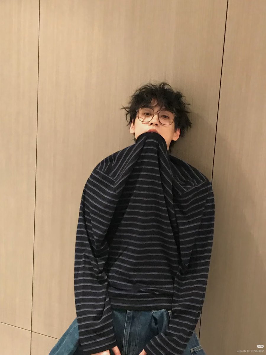 Thitimadlaf's tweet photo. พี่เถียนหล่อมากหล่อเเบบละมุนมากที่สุด💛💛💛
#TianXuning https://t.co/MX3LVFFeIK